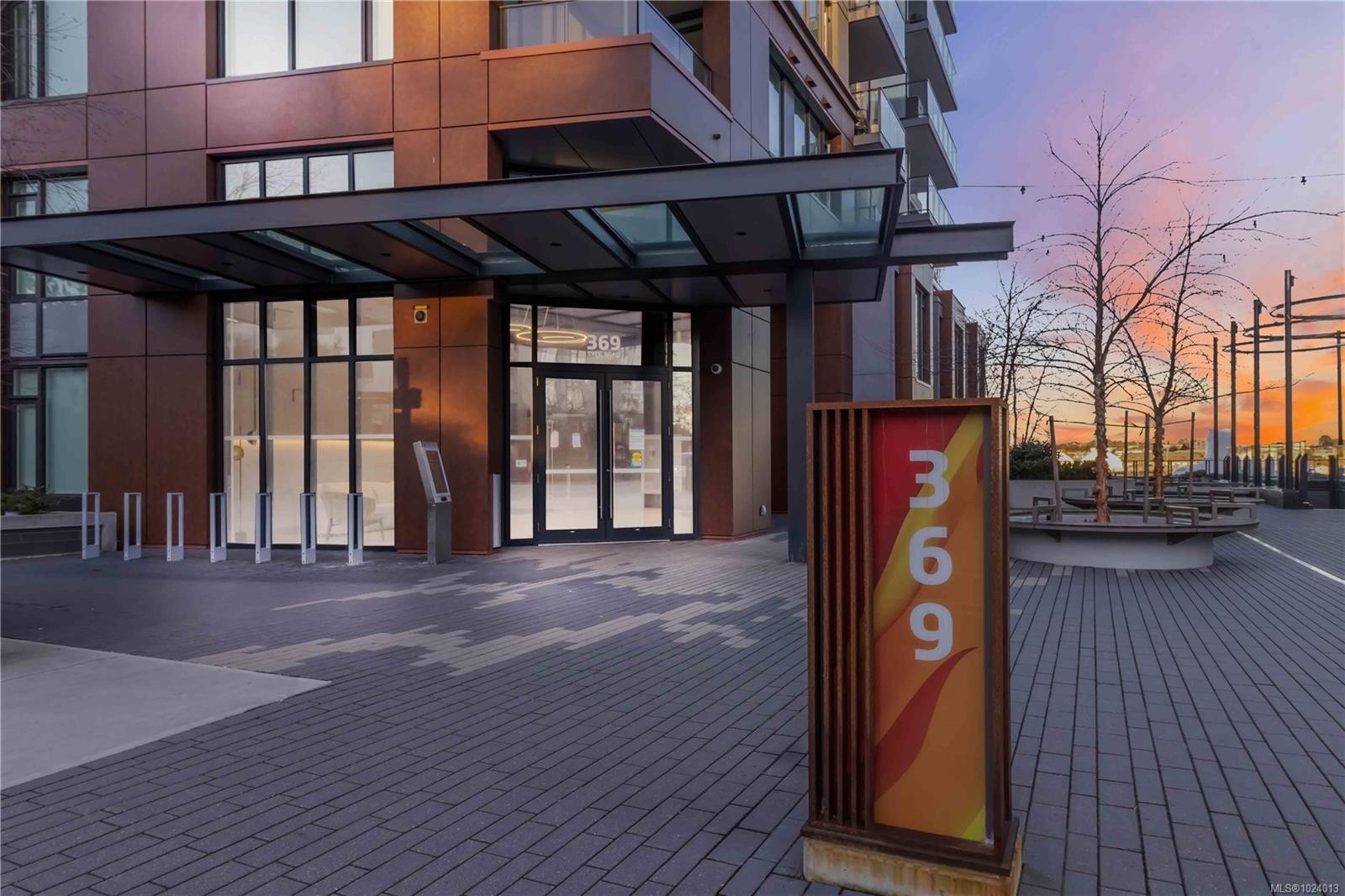 308-369 Tyee Rd, Victoria, BC - Outdoor