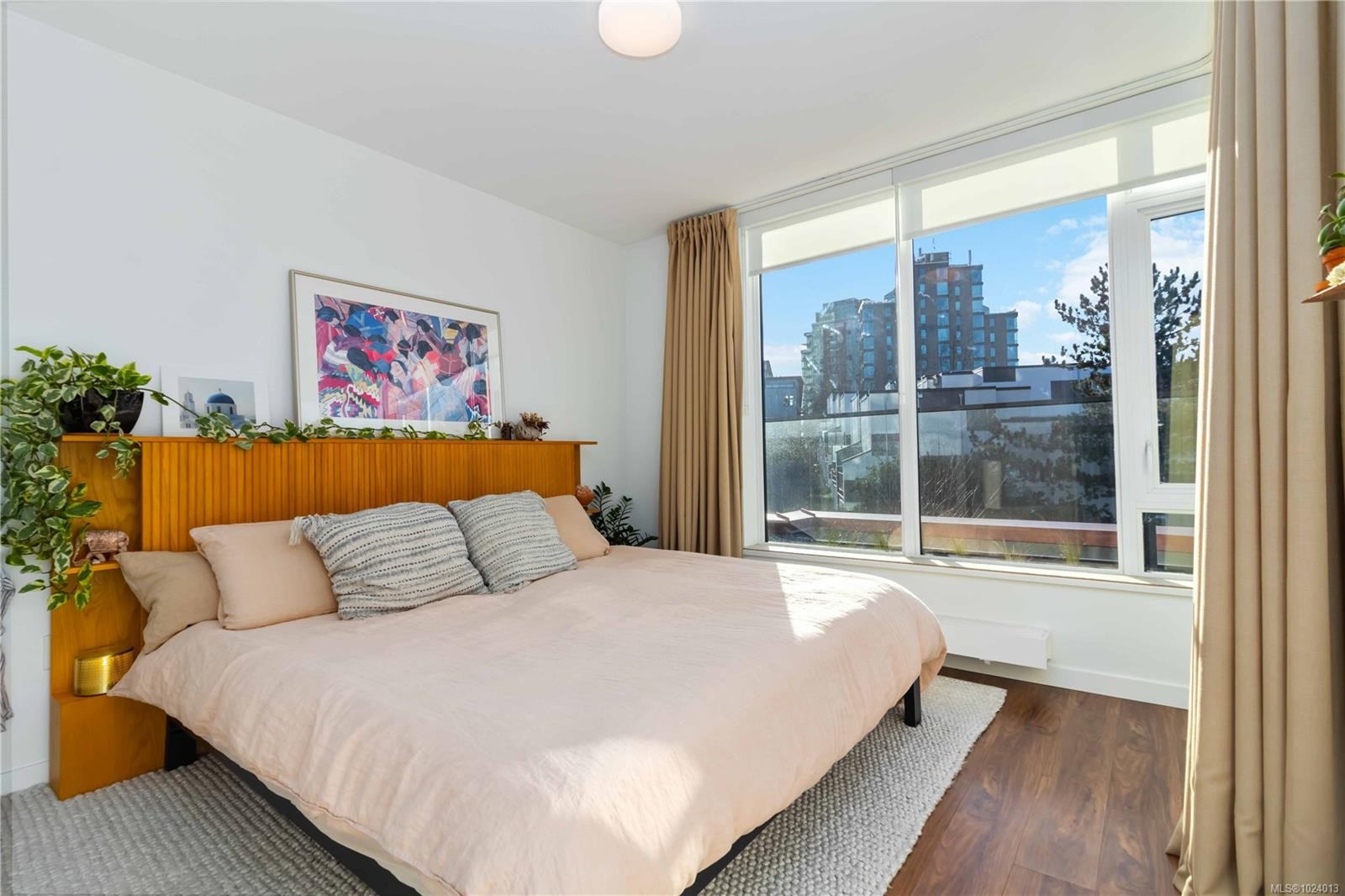 308-369 Tyee Rd, Victoria, BC - Indoor Photo Showing Bedroom