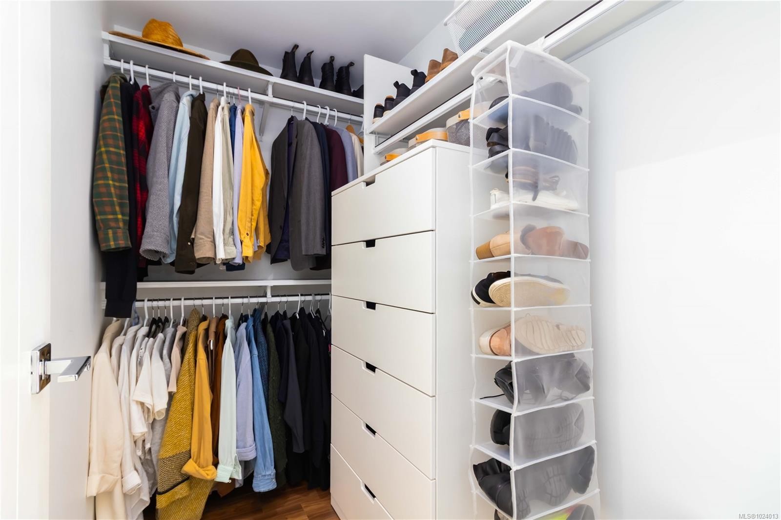 308-369 Tyee Rd, Victoria, BC - Indoor With Storage