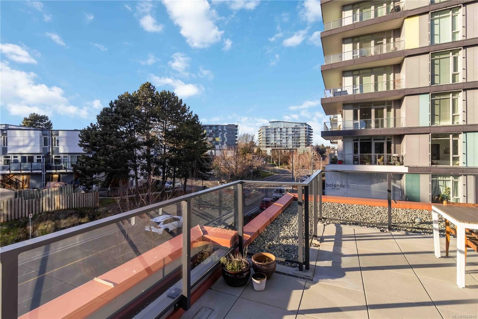 308-369 Tyee Rd, Victoria, BC - Outdoor