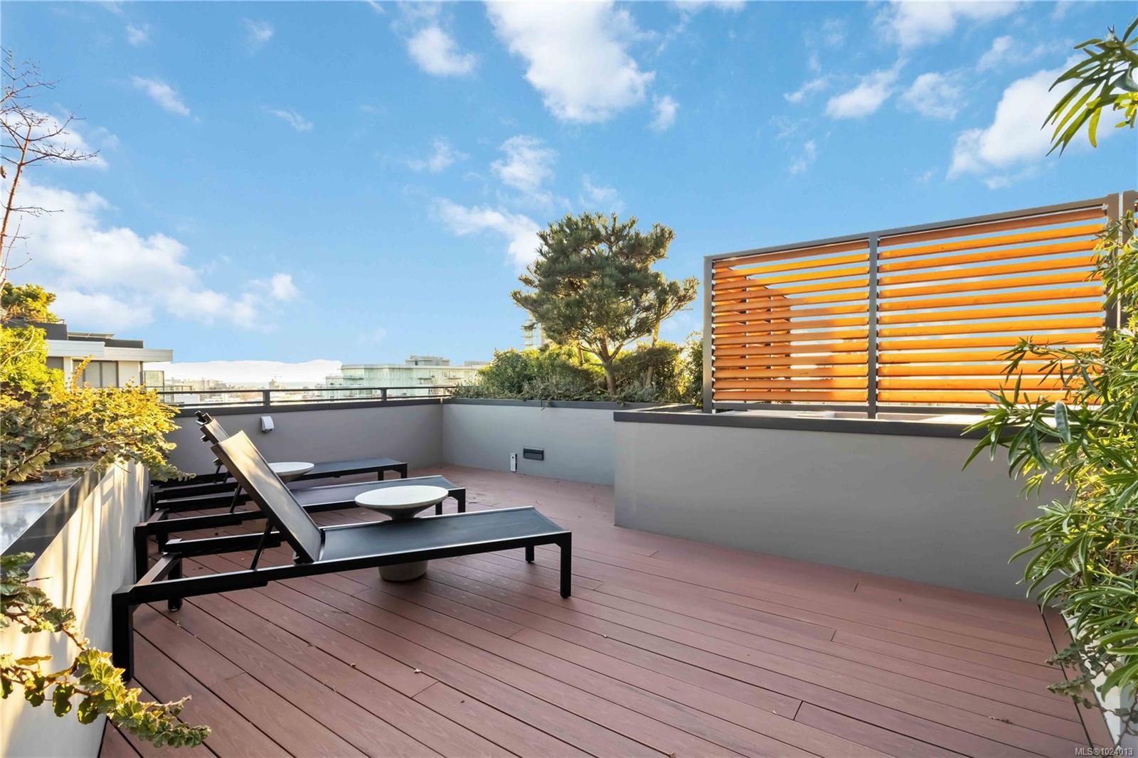 308-369 Tyee Rd, Victoria, BC - Outdoor