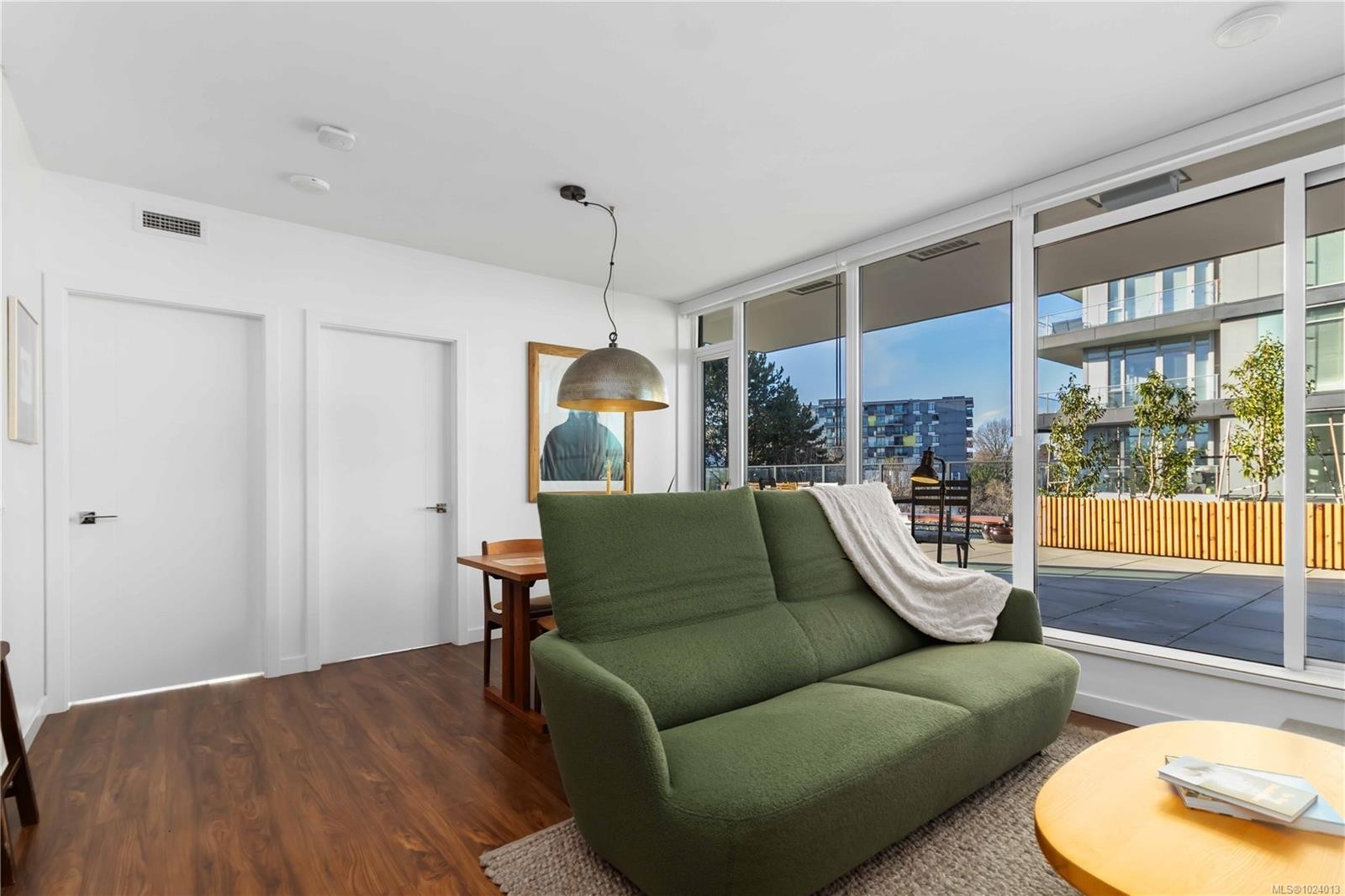 308-369 Tyee Rd, Victoria, BC - Indoor