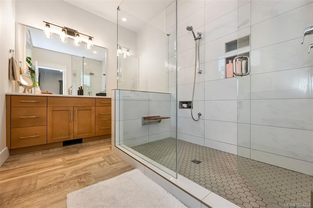 168 Edgewood Dr, Lake Cowichan, BC