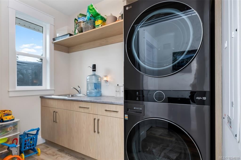 168 Edgewood Dr, Lake Cowichan, BC