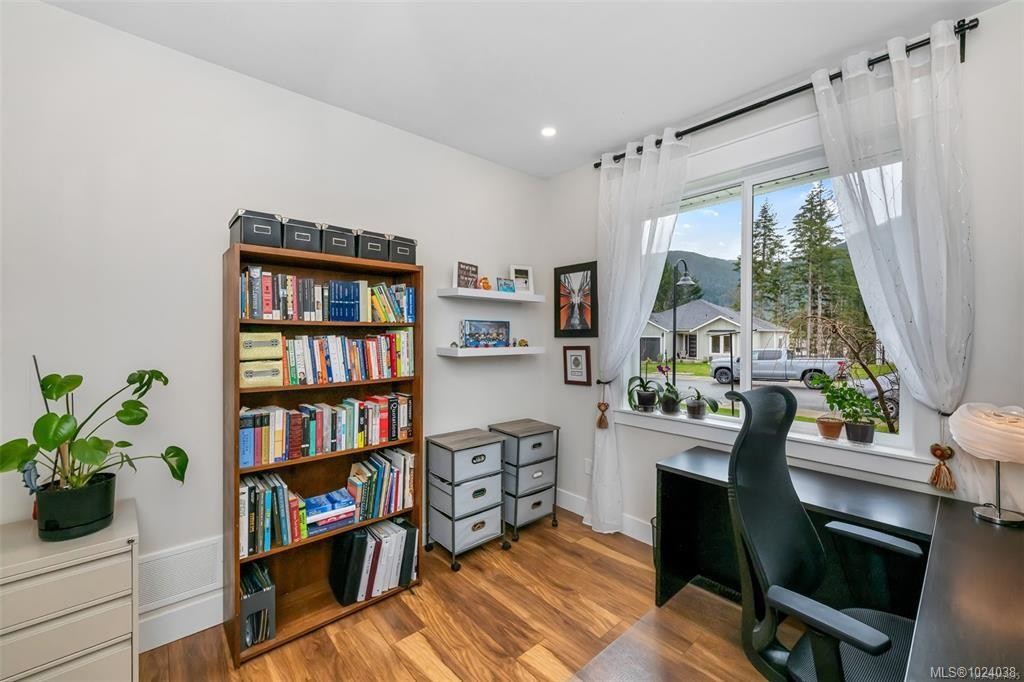 168 Edgewood Dr, Lake Cowichan, BC