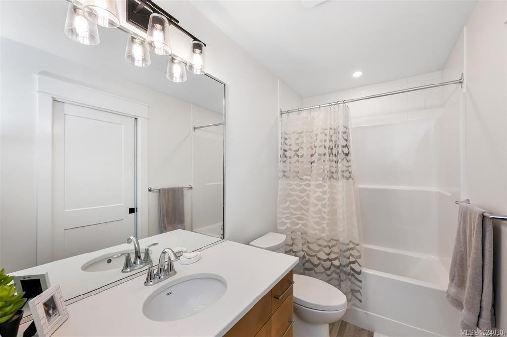 168 Edgewood Dr, Lake Cowichan, BC