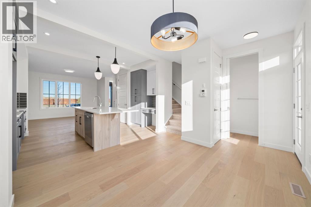 25 Sora Gate Se, Calgary, AB - Indoor Photo Showing Kitchen