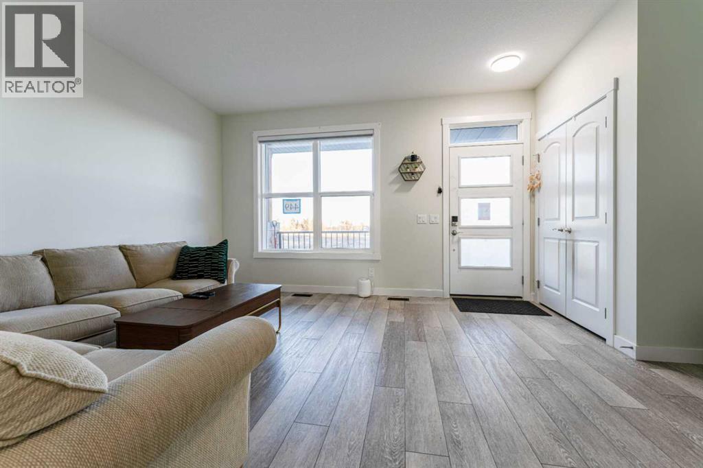 449 Chinook Winds View Sw, Airdrie, AB - Indoor Photo Showing Living Room