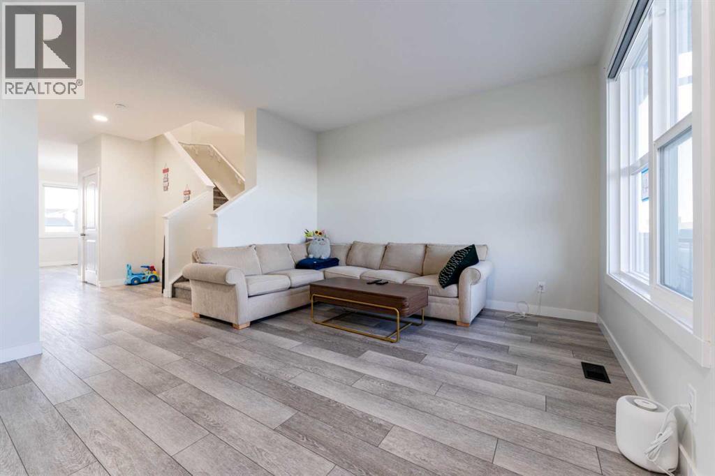 449 Chinook Winds View Sw, Airdrie, AB - Indoor Photo Showing Other Room