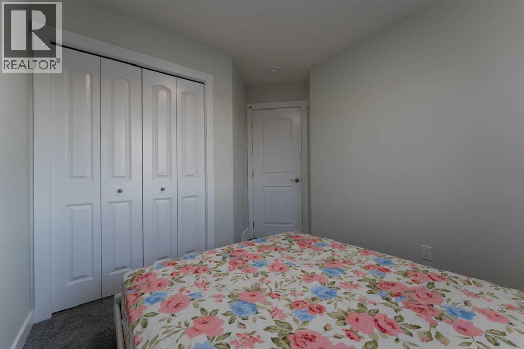 449 Chinook Winds View Sw, Airdrie, AB - Indoor Photo Showing Bedroom