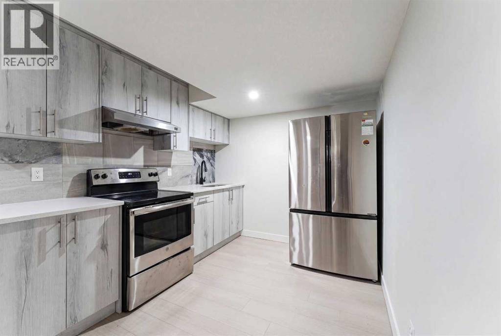 449 Chinook Winds View Sw, Airdrie, AB - Indoor Photo Showing Kitchen
