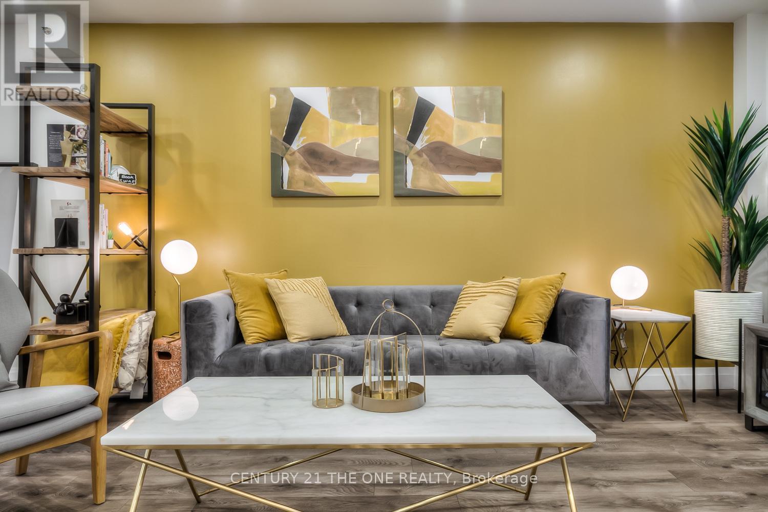 710 - 75 Weldrick Road E, Richmond Hill, ON - Indoor Photo Showing Living Room