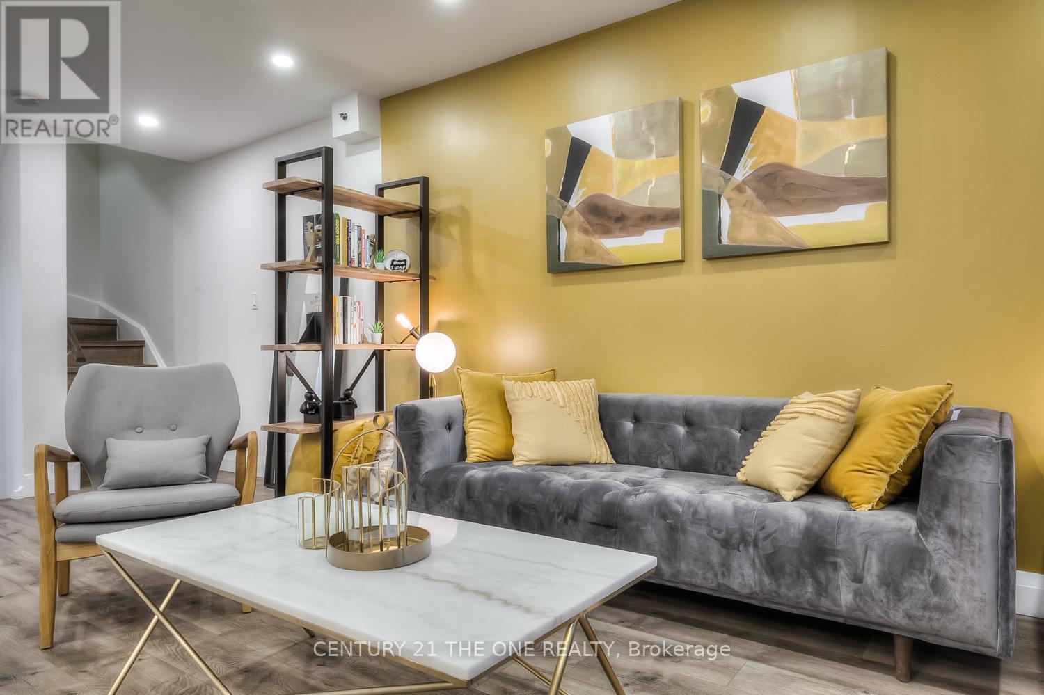 710 - 75 Weldrick Road E, Richmond Hill, ON - Indoor Photo Showing Living Room