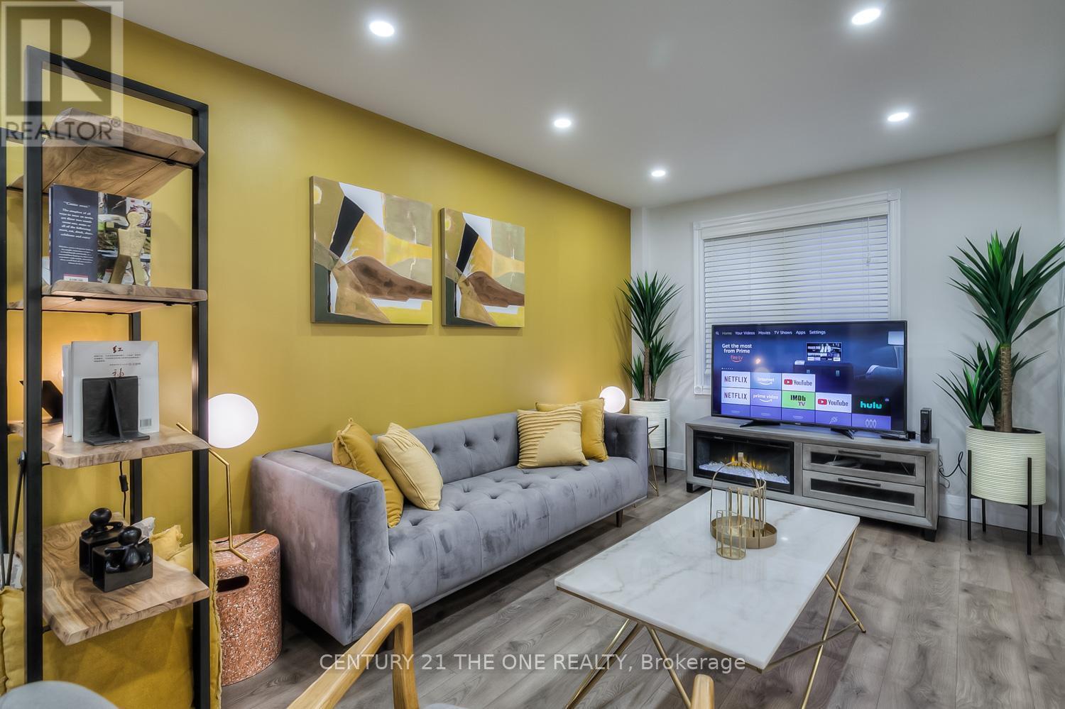 710 - 75 Weldrick Road E, Richmond Hill, ON - Indoor