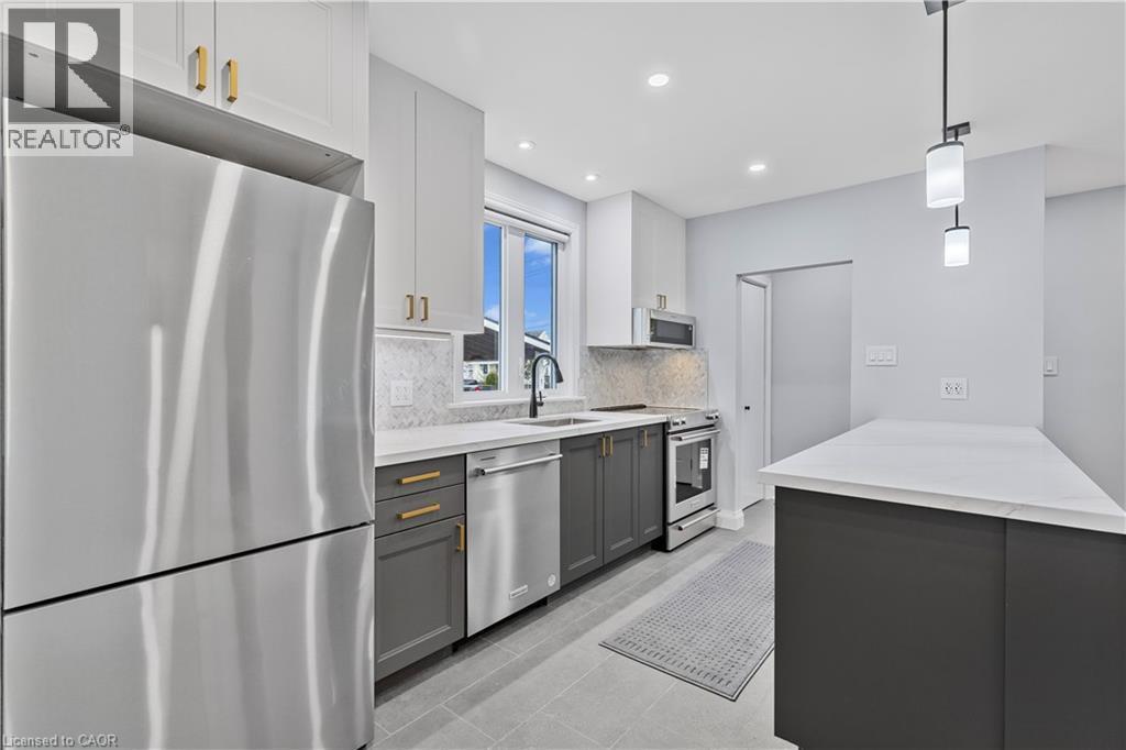 9 Admiral Road, St. Catharines, ON - Indoor Photo Showing Kitchen