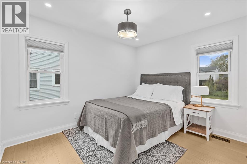 9 Admiral Road, St. Catharines, ON - Indoor Photo Showing Bedroom