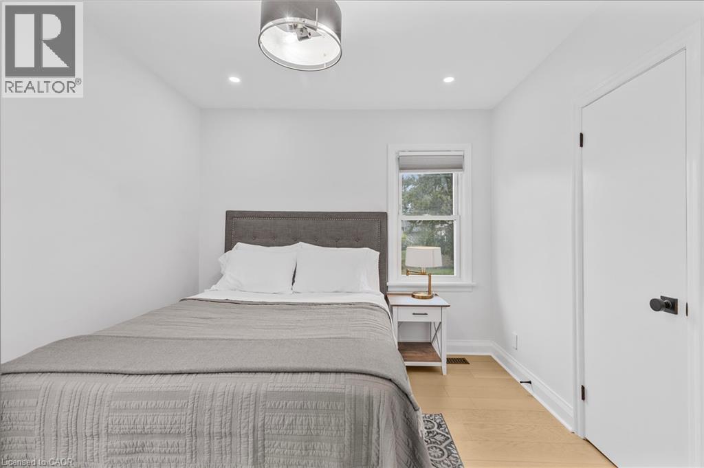 9 Admiral Road, St. Catharines, ON - Indoor Photo Showing Bedroom