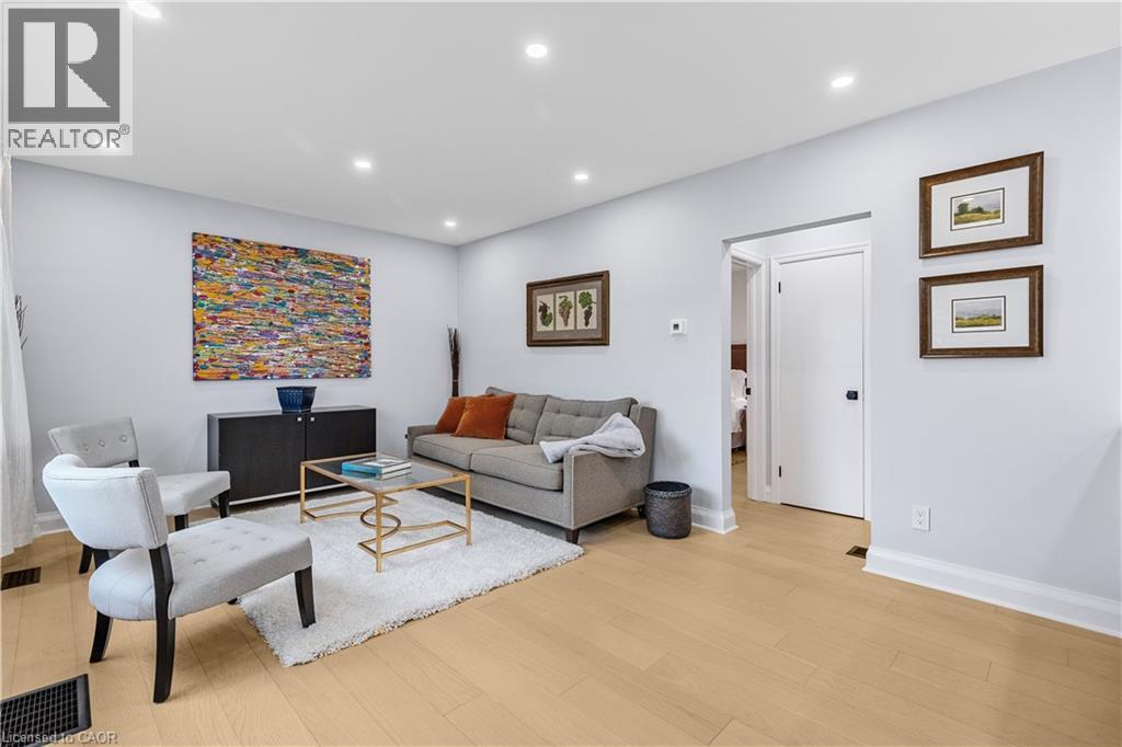 9 Admiral Road, St. Catharines, ON - Indoor