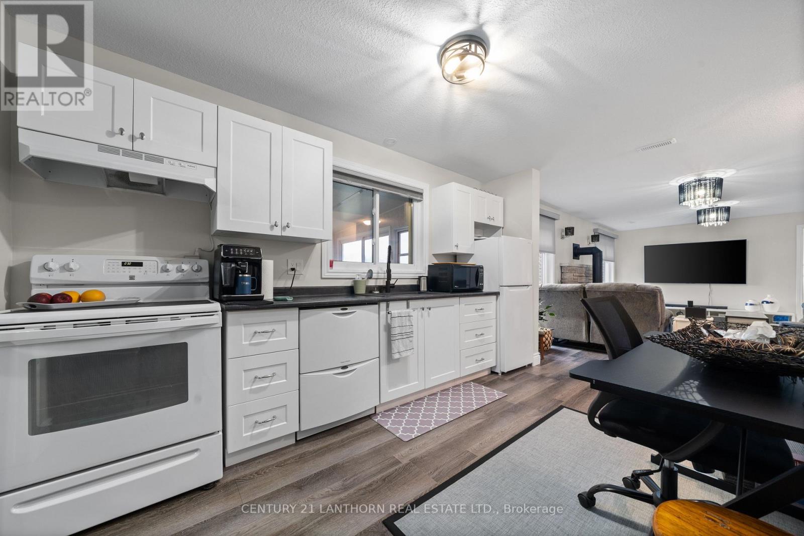 212 Main Street, Deseronto (Deseronto (Town)), ON - Indoor Photo Showing Kitchen