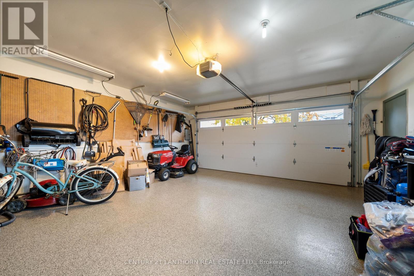 212 Main Street, Deseronto (Deseronto (Town)), ON - Indoor Photo Showing Garage