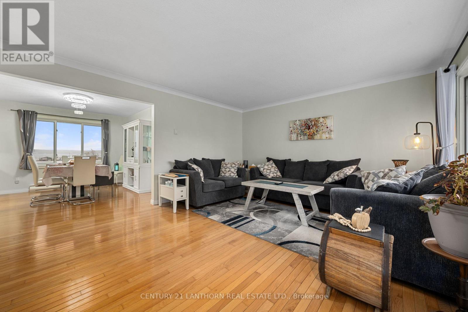 212 Main Street, Deseronto (Deseronto (Town)), ON - Indoor Photo Showing Living Room
