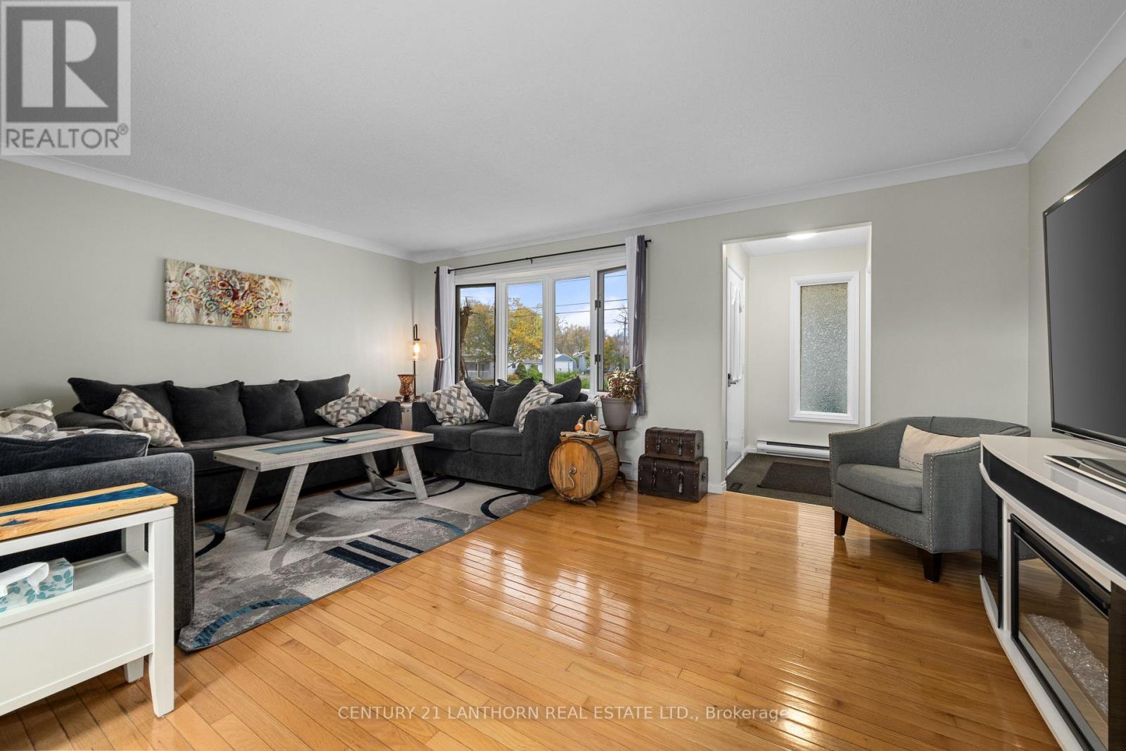 212 Main Street, Deseronto (Deseronto (Town)), ON - Indoor Photo Showing Living Room