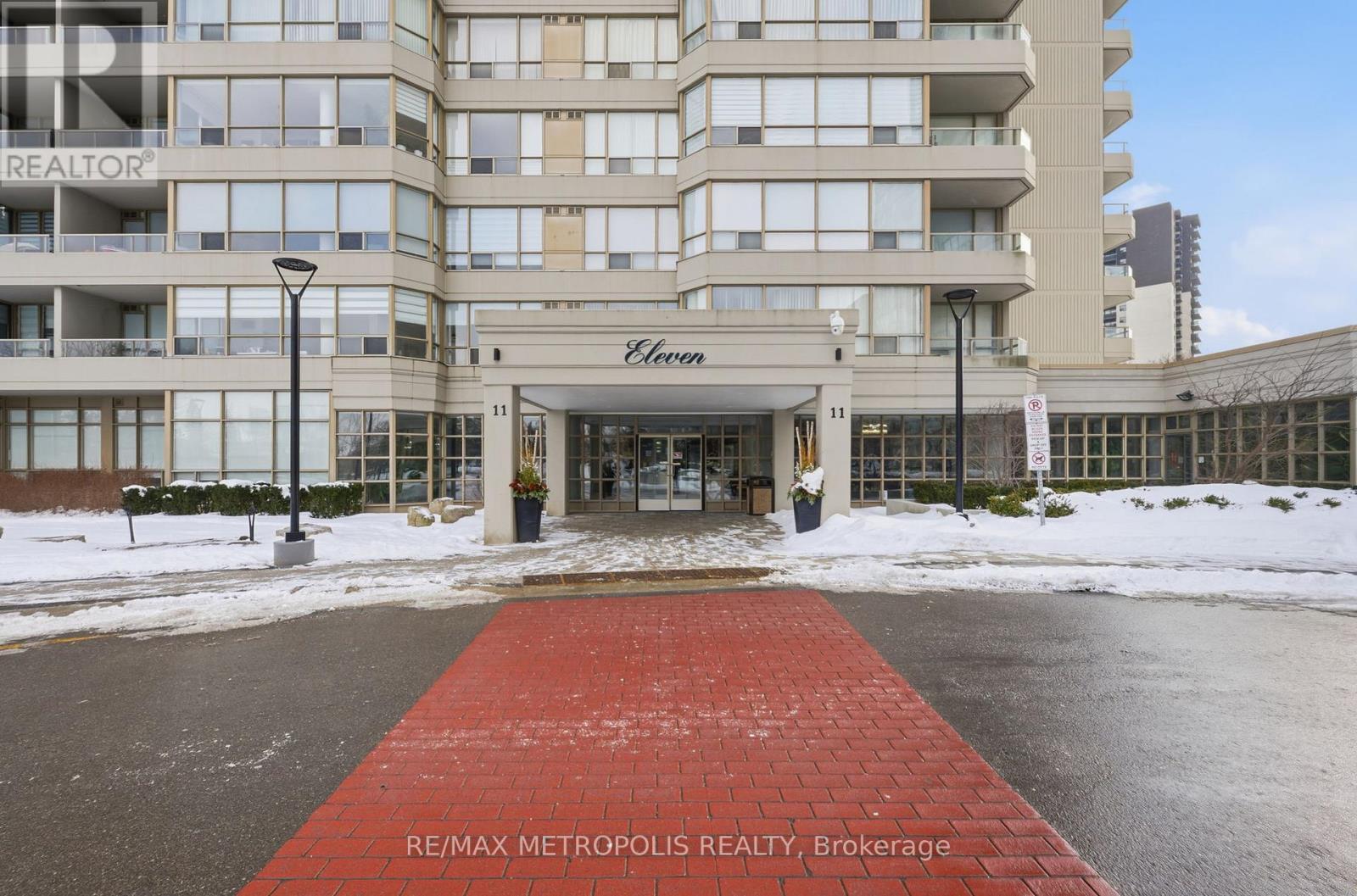 1501 - 11 Townsgate Drive, Vaughan, ON - Outdoor With Facade
