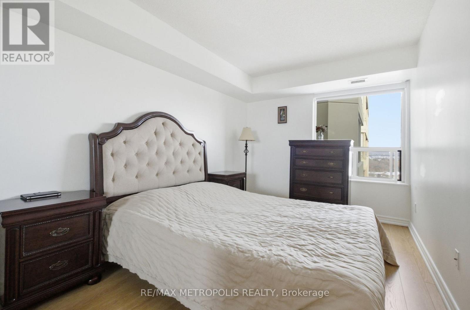 1501 - 11 Townsgate Drive, Vaughan, ON - Indoor Photo Showing Bedroom