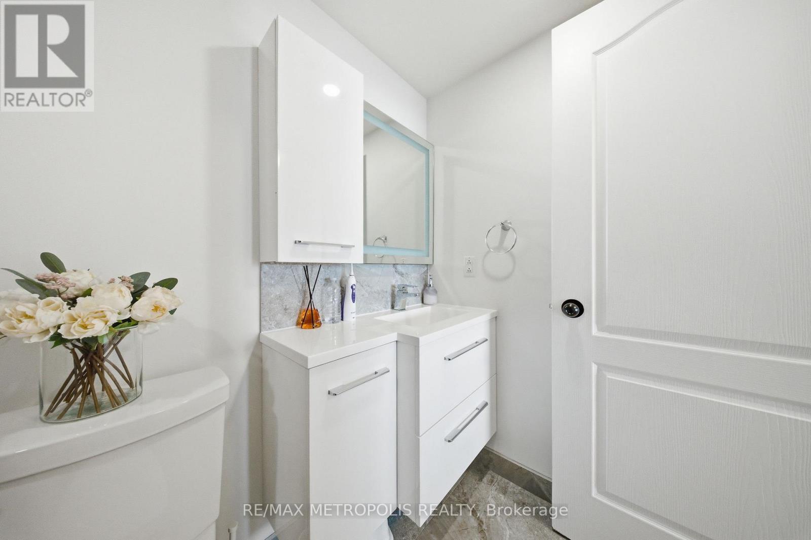 1501 - 11 Townsgate Drive, Vaughan, ON - Indoor