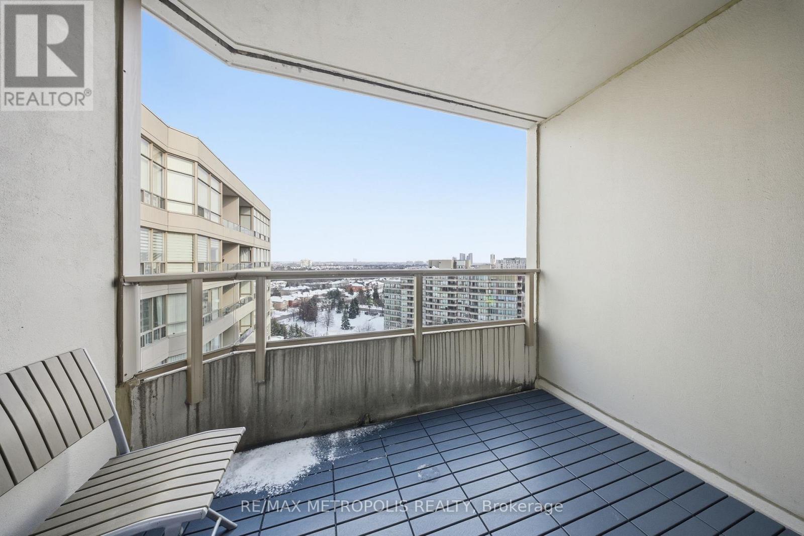 1501 - 11 Townsgate Drive, Vaughan, ON - With Exterior