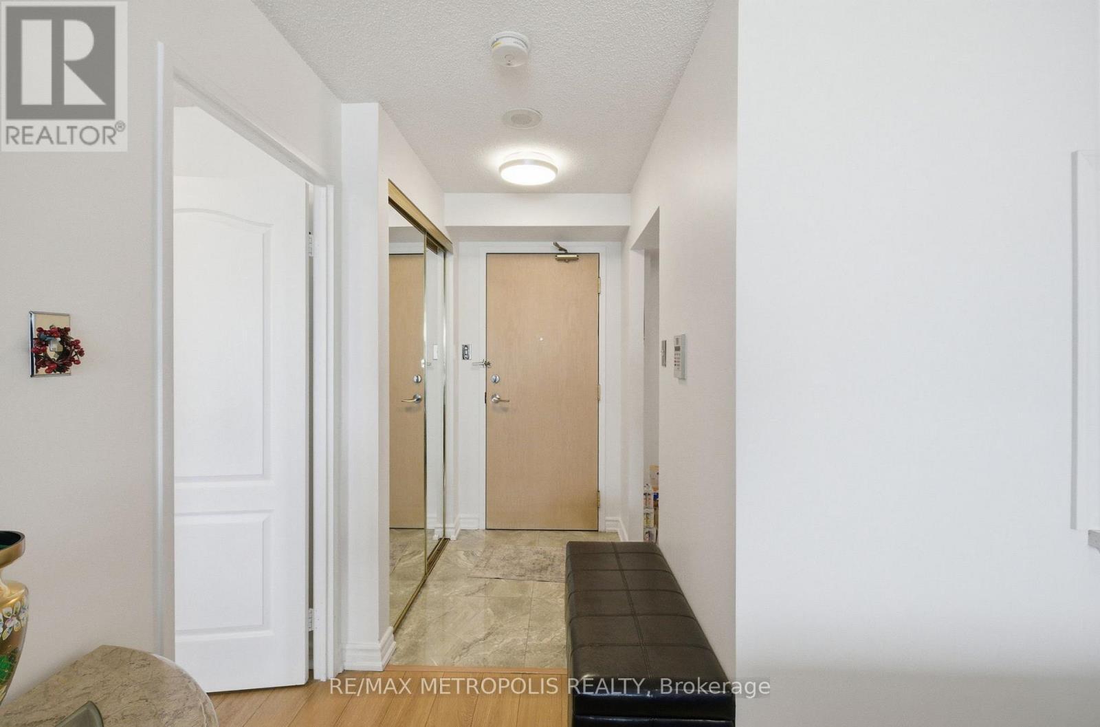 1501 - 11 Townsgate Drive, Vaughan, ON - Indoor Photo Showing Other Room