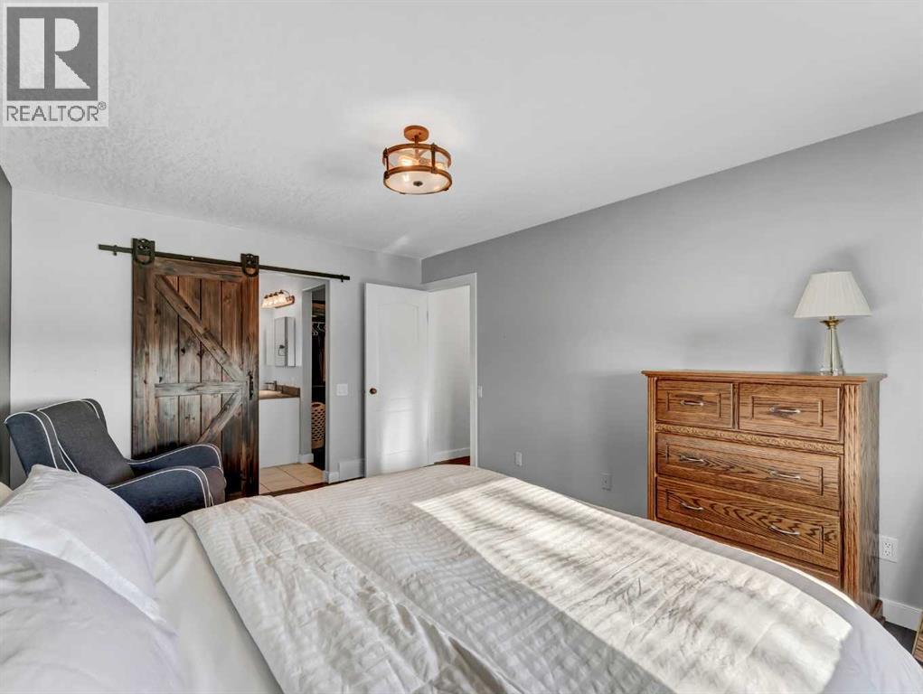 122 Redcliff Way Sw, Redcliff, AB - Indoor Photo Showing Bedroom