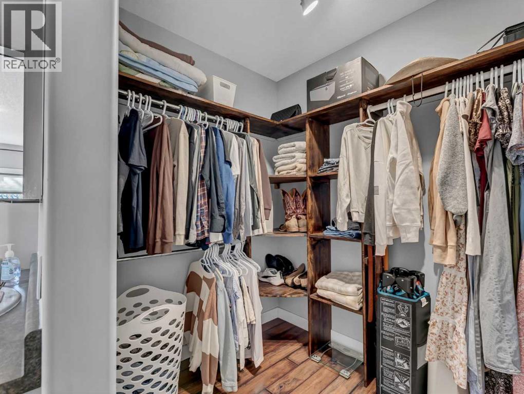 122 Redcliff Way Sw, Redcliff, AB - Indoor With Storage