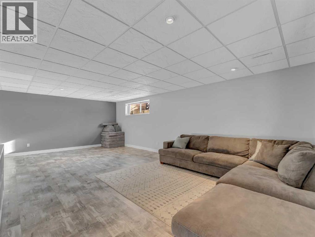 122 Redcliff Way Sw, Redcliff, AB - Indoor