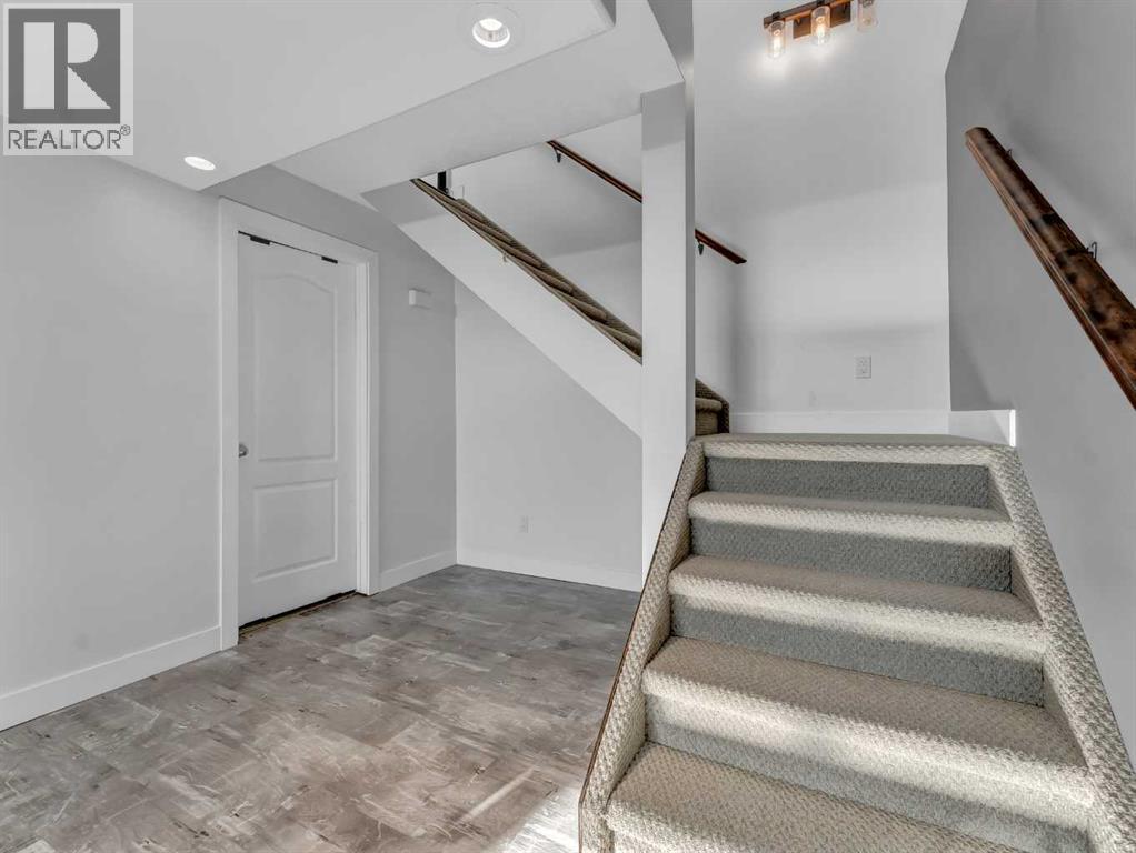 122 Redcliff Way Sw, Redcliff, AB - Indoor Photo Showing Other Room