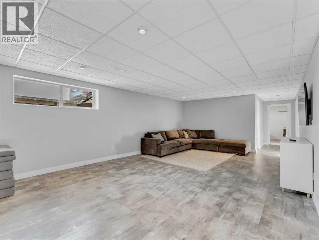 122 Redcliff Way Sw, Redcliff, AB - Indoor