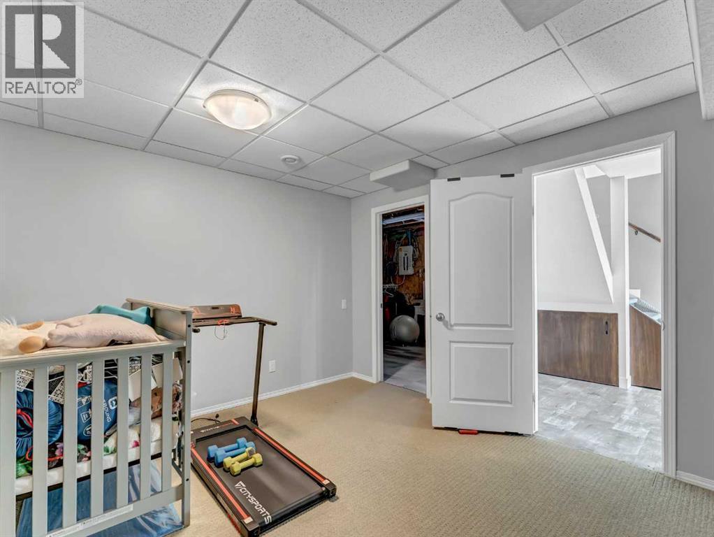 122 Redcliff Way Sw, Redcliff, AB - Indoor Photo Showing Other Room