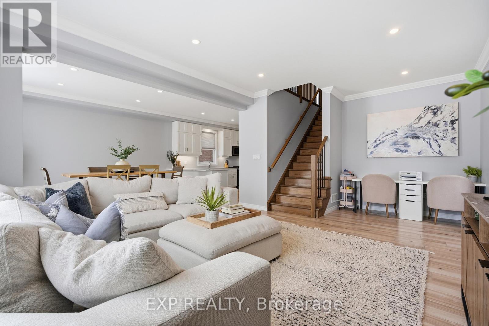 31 Miranda Path, Woolwich, ON - Indoor Photo Showing Living Room