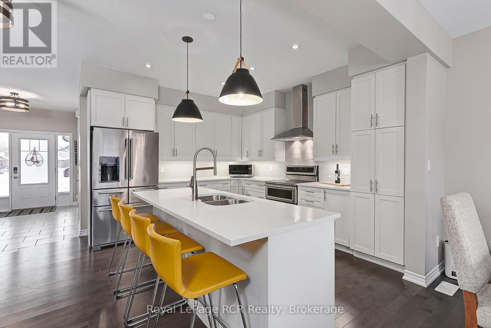 160 Preservation Road, Collingwood, ON - Indoor Photo Showing Kitchen With Double Sink With Upgraded Kitchen