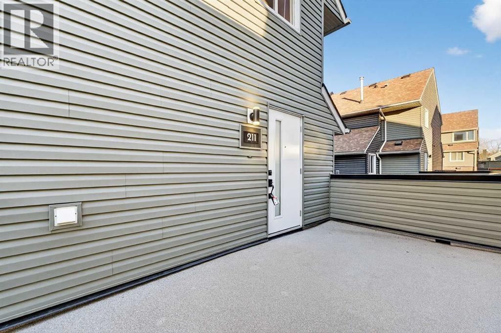 211, 25 Glamis Green Sw, Calgary, AB - Outdoor