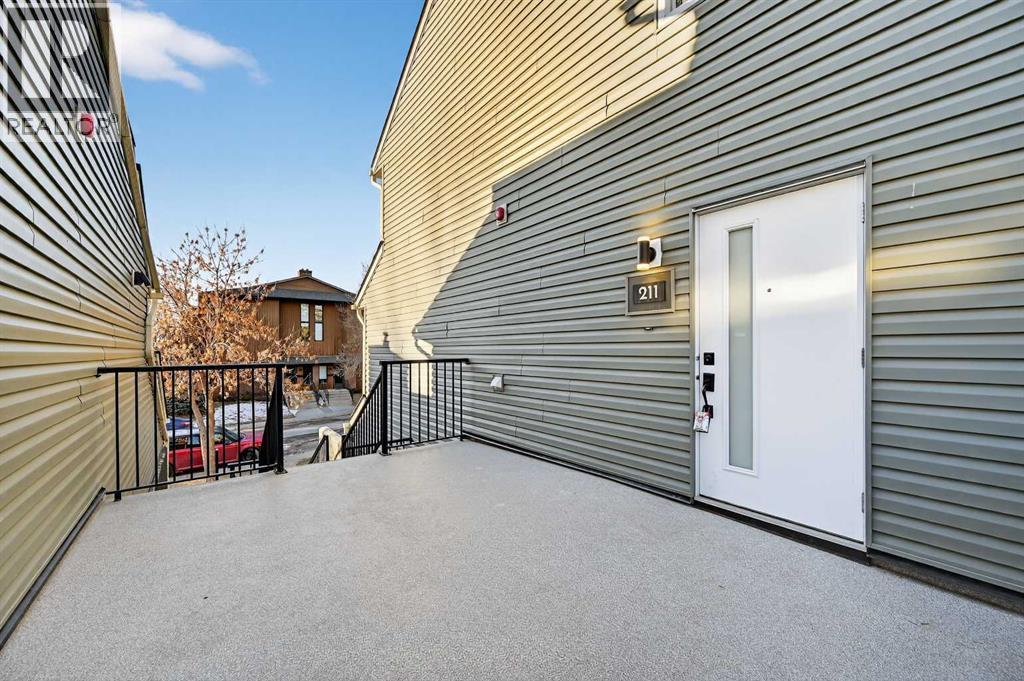 211, 25 Glamis Green Sw, Calgary, AB - Outdoor With Exterior