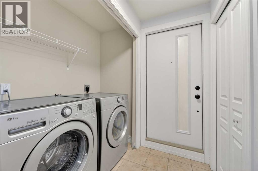 211, 25 Glamis Green Sw, Calgary, AB - Indoor Photo Showing Laundry Room