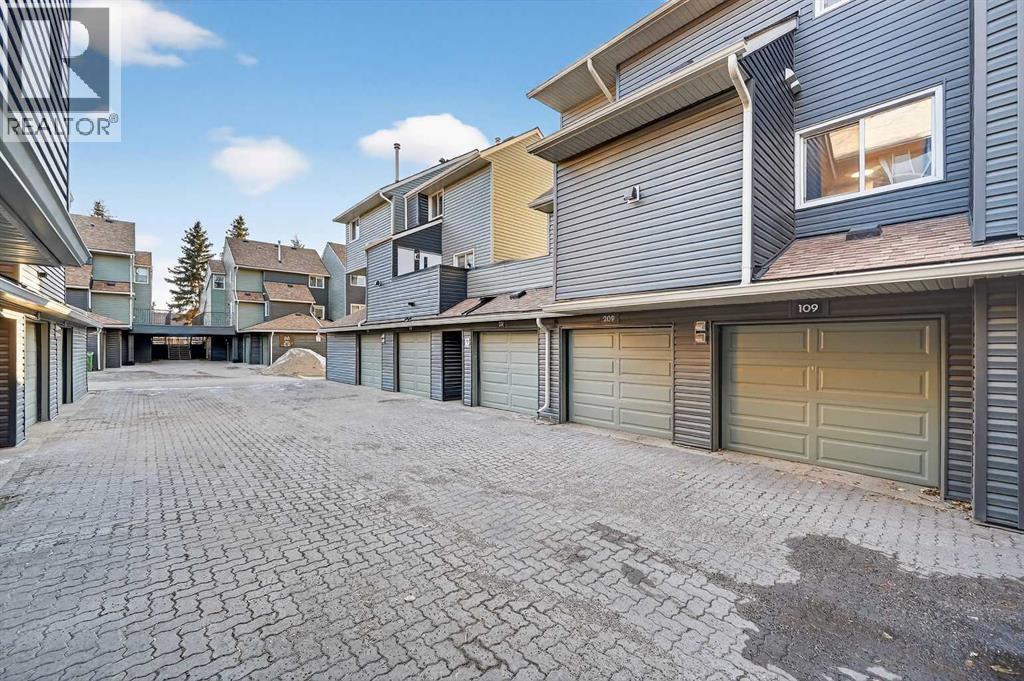 211, 25 Glamis Green Sw, Calgary, AB - Outdoor With Exterior