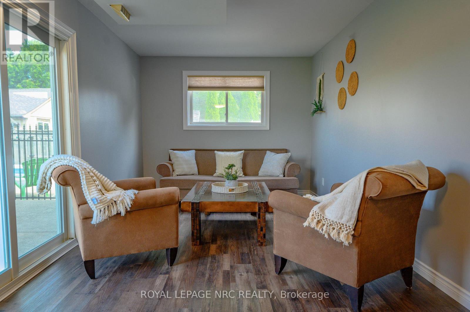 146 Four Mile Creek Road, Niagara-On-The-Lake (St. Davids), ON - Indoor Photo Showing Living Room