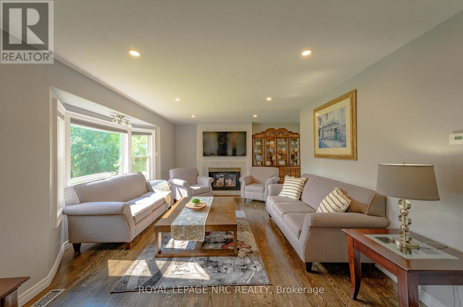 146 Four Mile Creek Road, Niagara-On-The-Lake (St. Davids), ON - Indoor Photo Showing Living Room With Fireplace