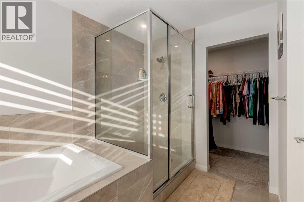 29 Marmot Passage Nw, Calgary, AB - Indoor Photo Showing Bathroom