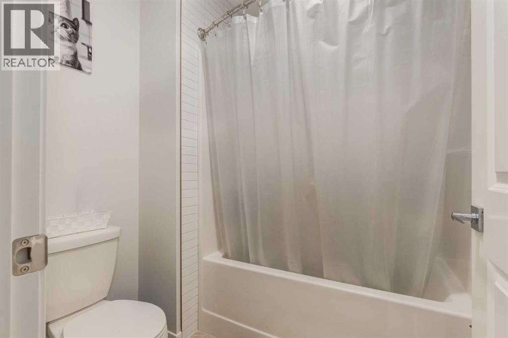 29 Marmot Passage Nw, Calgary, AB - Indoor Photo Showing Bathroom