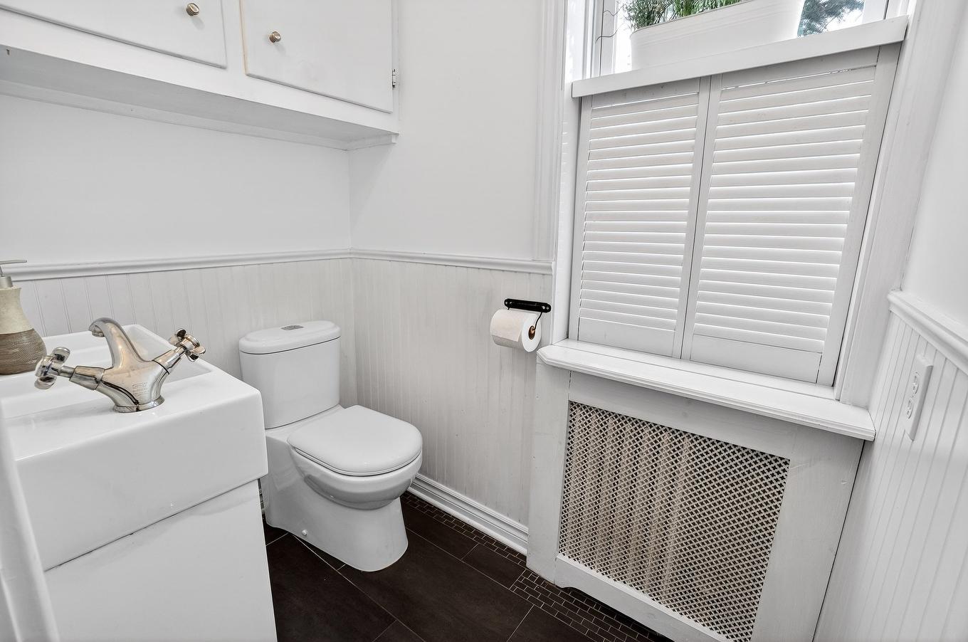 Powder room - 725 Rue Gohier, Montréal (Saint-Laurent), QC - Indoor Photo Showing Bathroom