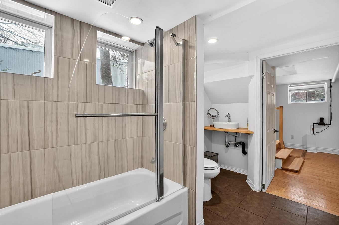 Bathroom - 725 Rue Gohier, Montréal (Saint-Laurent), QC - Indoor Photo Showing Bathroom