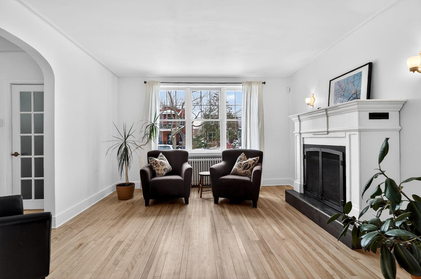 Living room - 725 Rue Gohier, Montréal (Saint-Laurent), QC - Indoor Photo Showing Living Room With Fireplace
